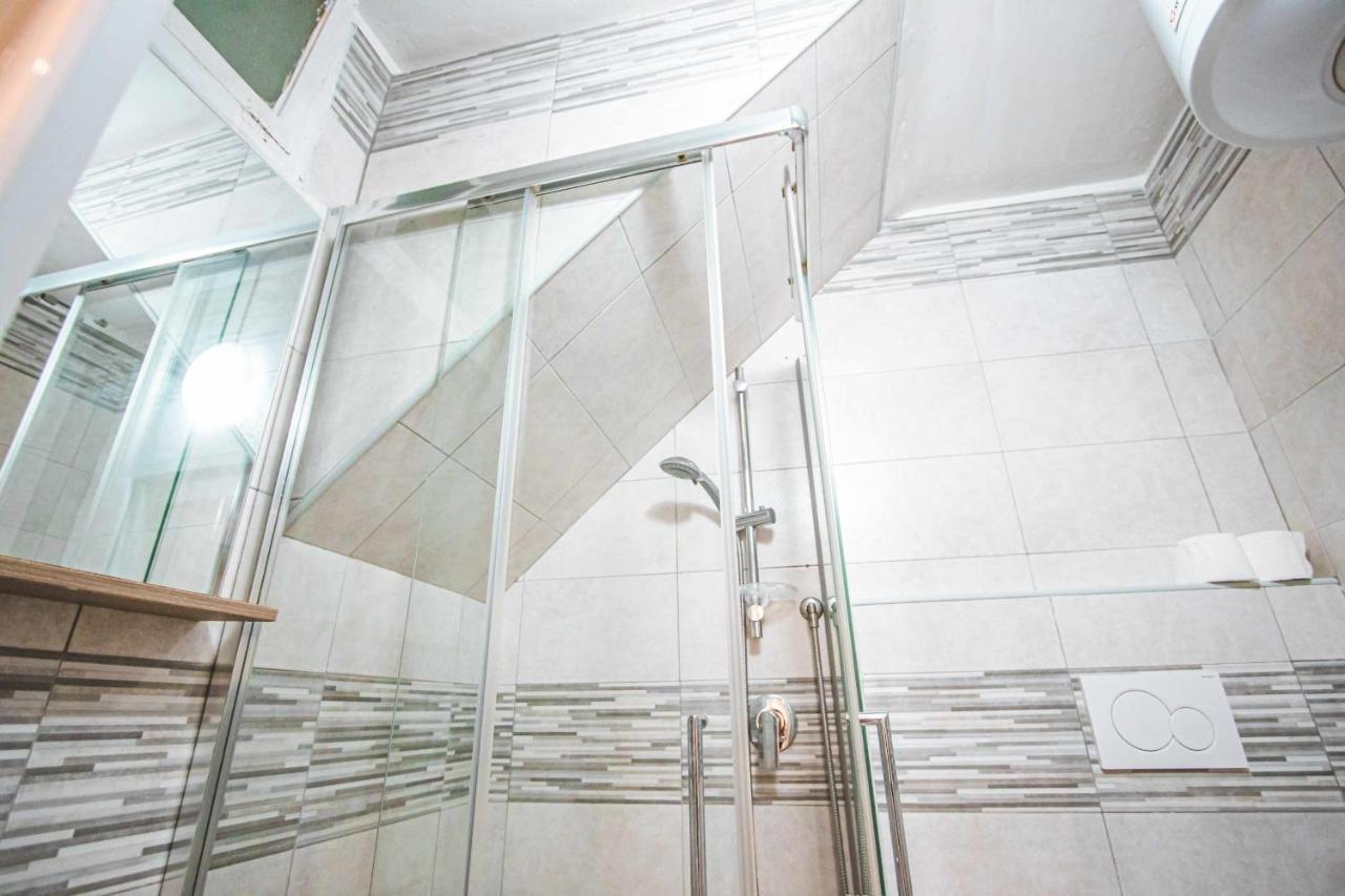 باري The Castle Apartment المظهر الخارجي الصورة